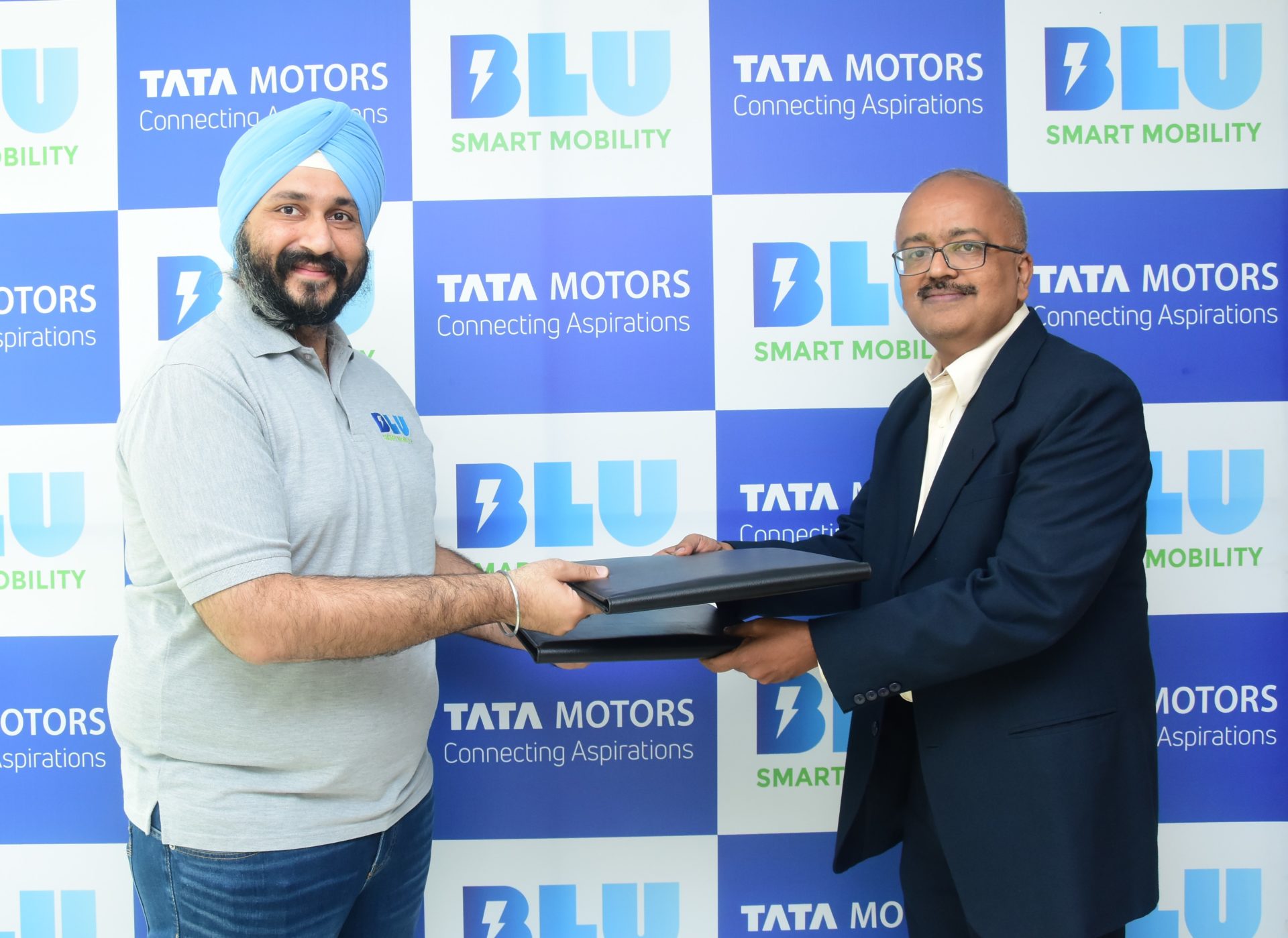 Tata Motors signs an MOU with BluSmart Mobility for expanding their all-electric fleet
